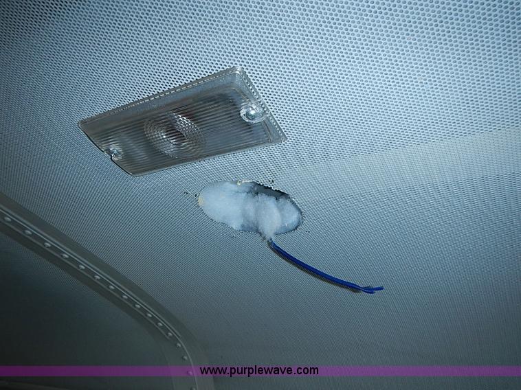 image for item I3555 2005 Ford E450 Super Duty bus