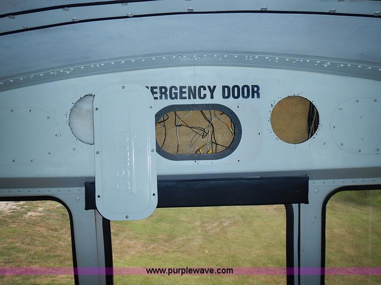 image for item I3555 2005 Ford E450 Super Duty bus