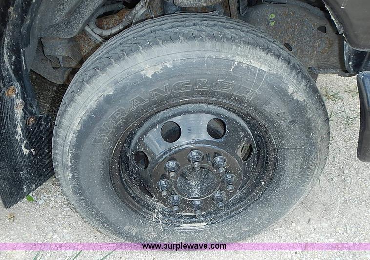 image for item I3555 2005 Ford E450 Super Duty bus