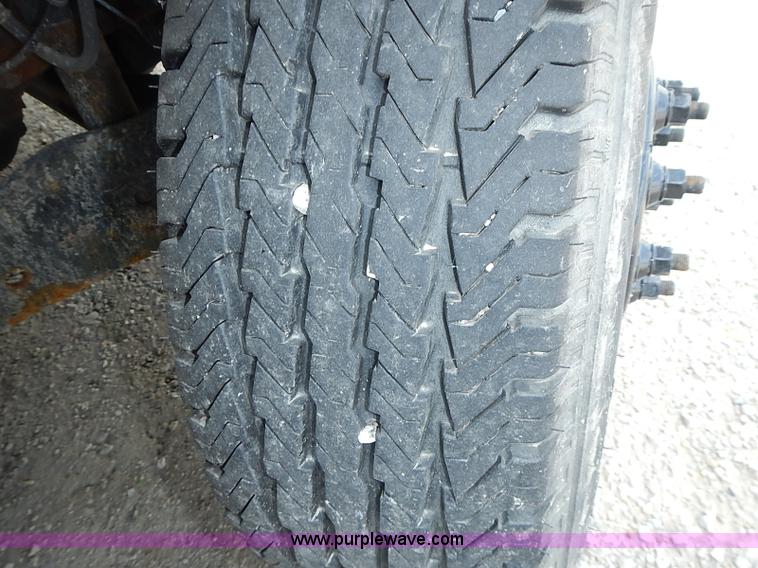 image for item I3555 2005 Ford E450 Super Duty bus