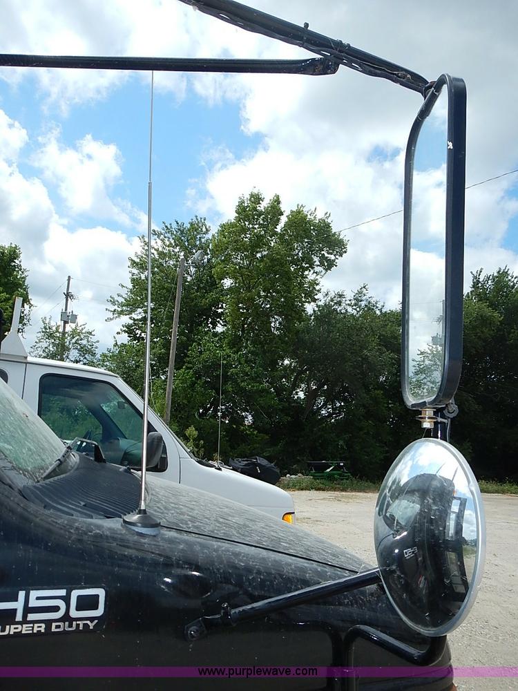 image for item I3555 2005 Ford E450 Super Duty bus