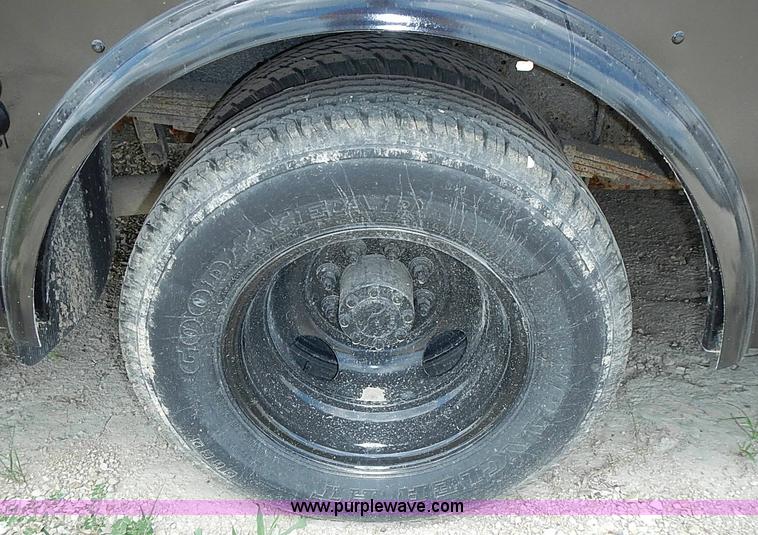 image for item I3555 2005 Ford E450 Super Duty bus