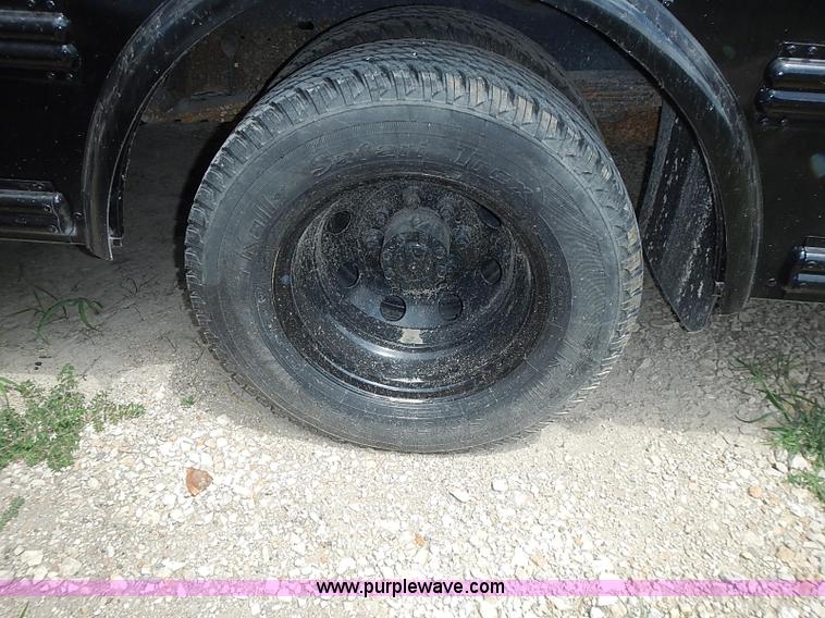 image for item I3555 2005 Ford E450 Super Duty bus