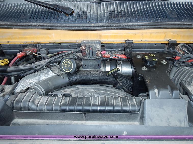 image for item I3555 2005 Ford E450 Super Duty bus