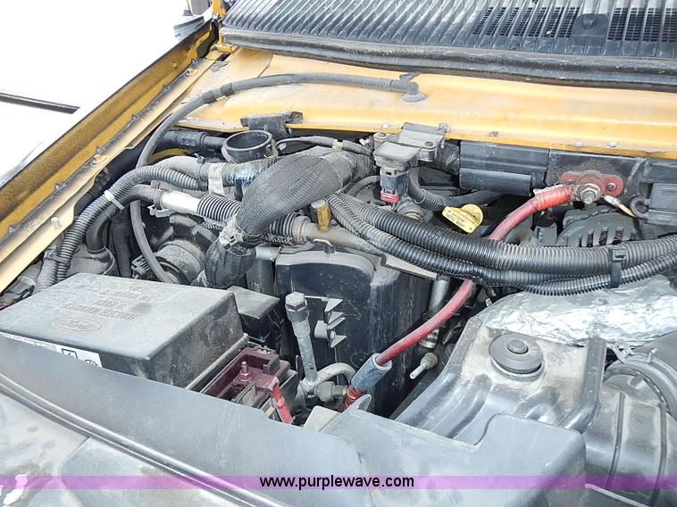 image for item I3555 2005 Ford E450 Super Duty bus