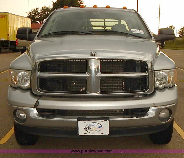 image for item I5493 2005 Dodge Ram 3500 Big Horn Edition Quad Cab flatbed truck