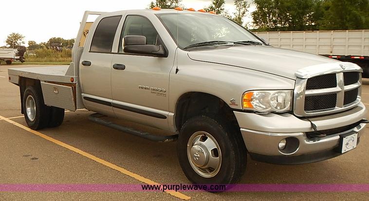 image for item I5493 2005 Dodge Ram 3500 Big Horn Edition Quad Cab flatbed truck
