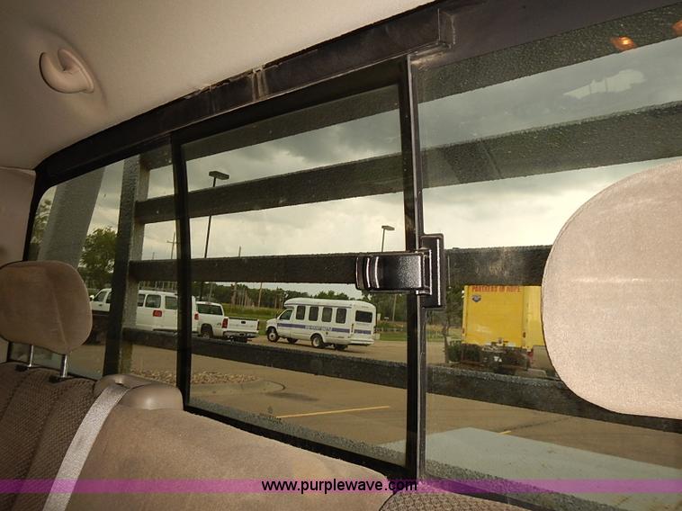 image for item I5493 2005 Dodge Ram 3500 Big Horn Edition Quad Cab flatbed truck