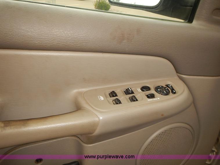 image for item I5493 2005 Dodge Ram 3500 Big Horn Edition Quad Cab flatbed truck