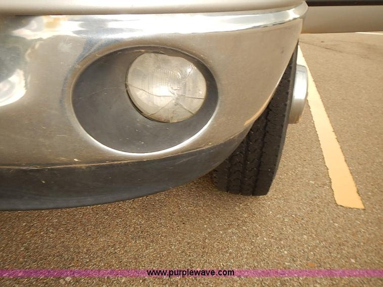 image for item I5493 2005 Dodge Ram 3500 Big Horn Edition Quad Cab flatbed truck