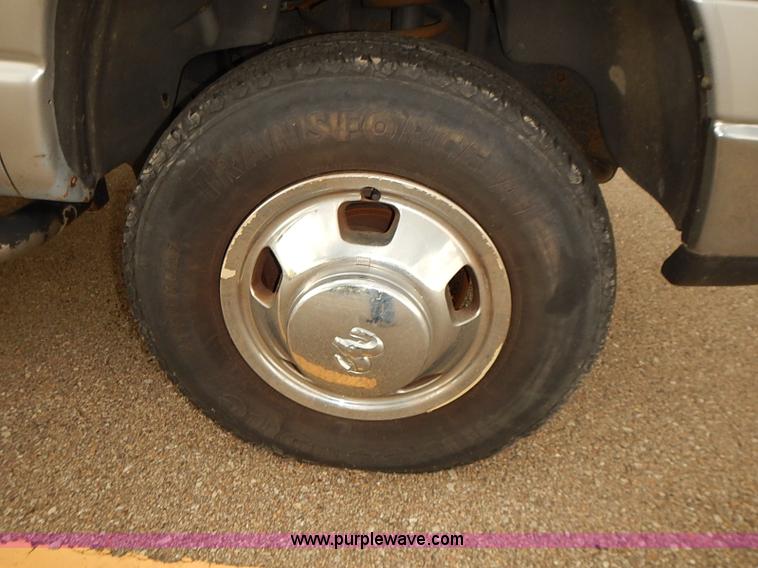 image for item I5493 2005 Dodge Ram 3500 Big Horn Edition Quad Cab flatbed truck