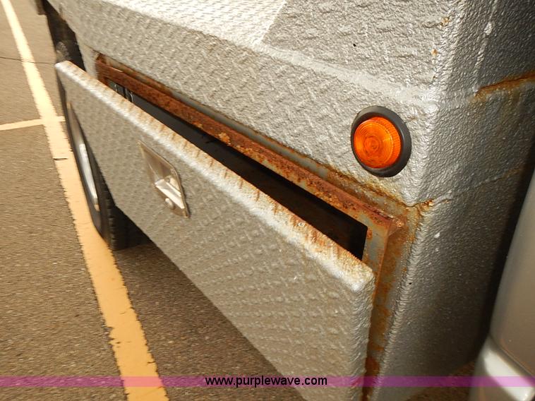 image for item I5493 2005 Dodge Ram 3500 Big Horn Edition Quad Cab flatbed truck