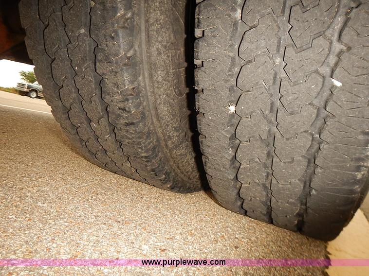 image for item I5493 2005 Dodge Ram 3500 Big Horn Edition Quad Cab flatbed truck