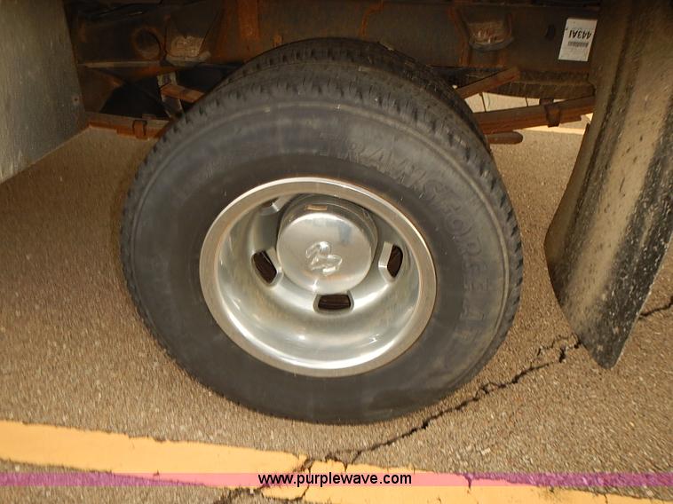 image for item I5493 2005 Dodge Ram 3500 Big Horn Edition Quad Cab flatbed truck