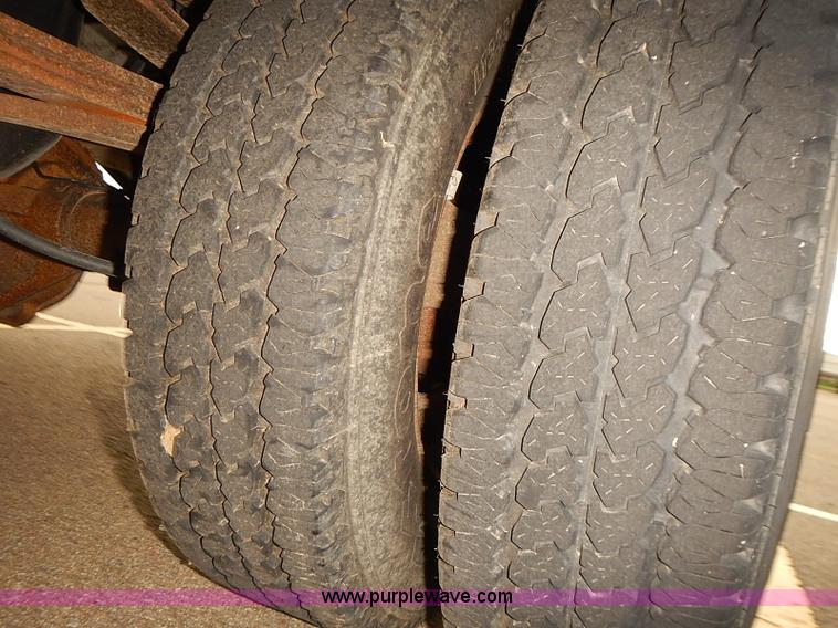 image for item I5493 2005 Dodge Ram 3500 Big Horn Edition Quad Cab flatbed truck