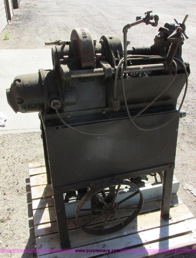 image for item I6186 Toledo 999 pipe threading machine