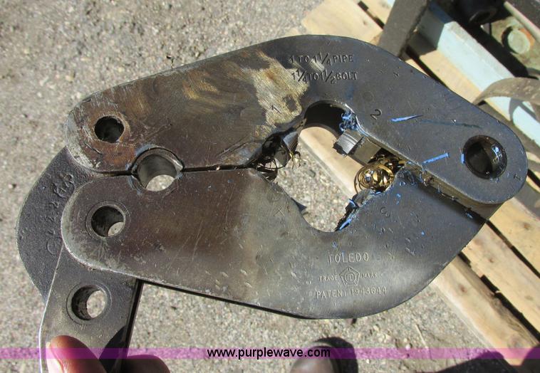 image for item I6186 Toledo 999 pipe threading machine