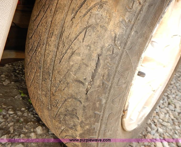 image for item I9384 1999 Ford Windstar LX van