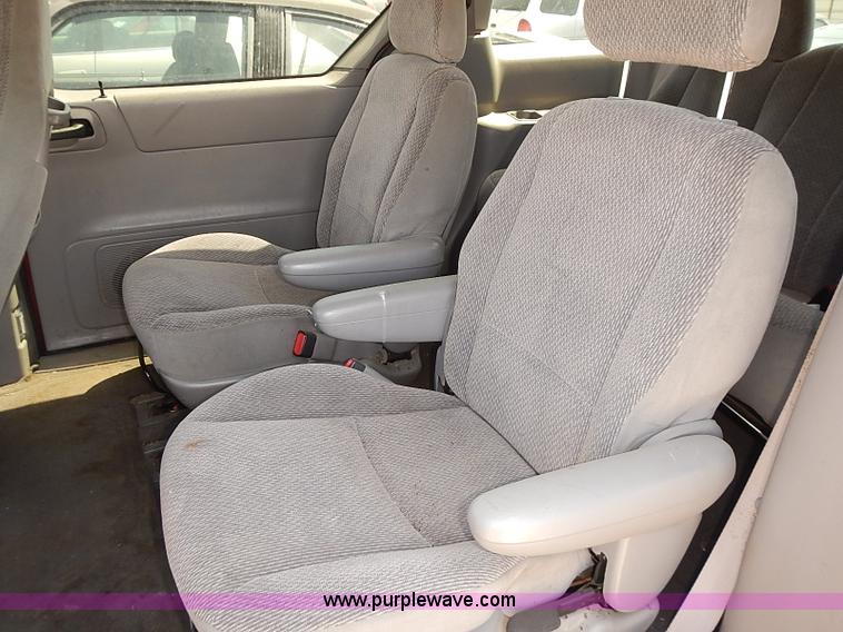 image for item I9384 1999 Ford Windstar LX van