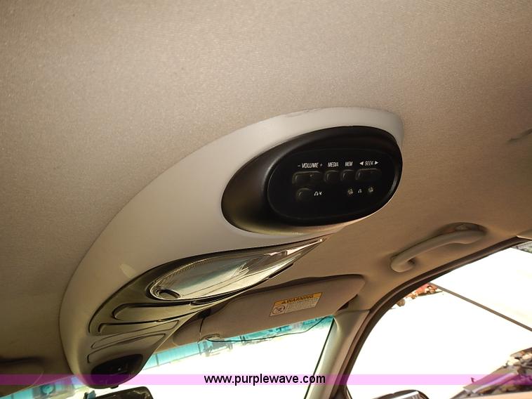 image for item I9384 1999 Ford Windstar LX van