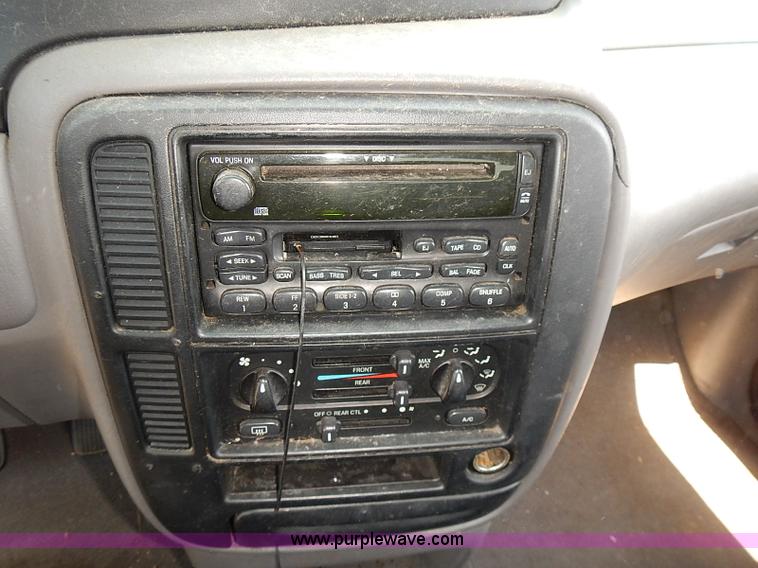 image for item I9384 1999 Ford Windstar LX van