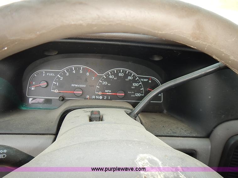 image for item I9384 1999 Ford Windstar LX van