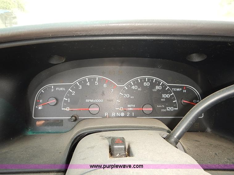 image for item I9384 1999 Ford Windstar LX van