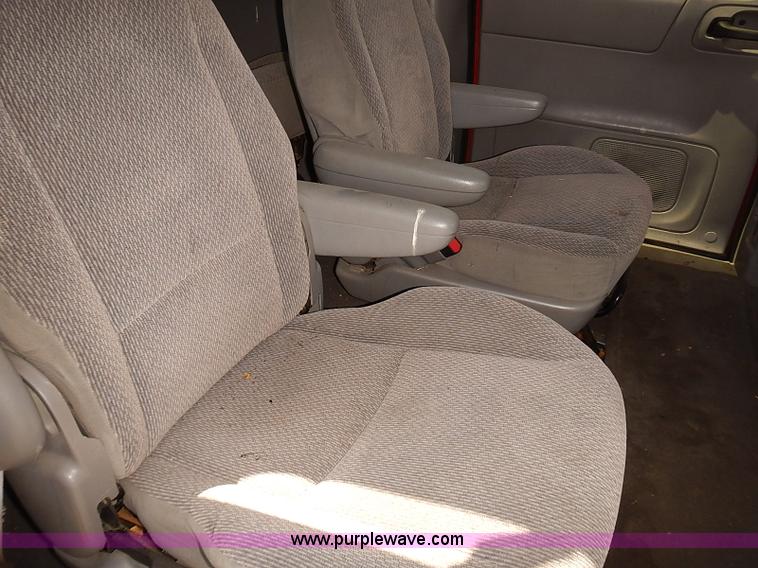 image for item I9384 1999 Ford Windstar LX van