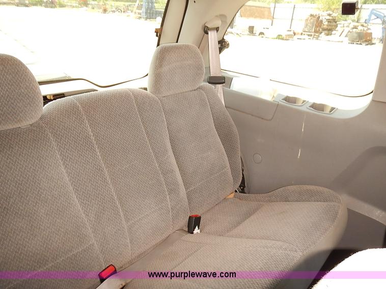 image for item I9384 1999 Ford Windstar LX van