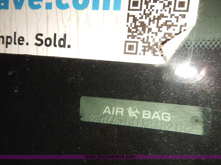 image for item I9384 1999 Ford Windstar LX van