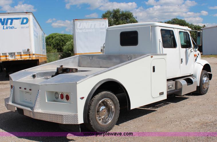 image for item J1141 2001 International 4700 Crew Cab flatbed truck