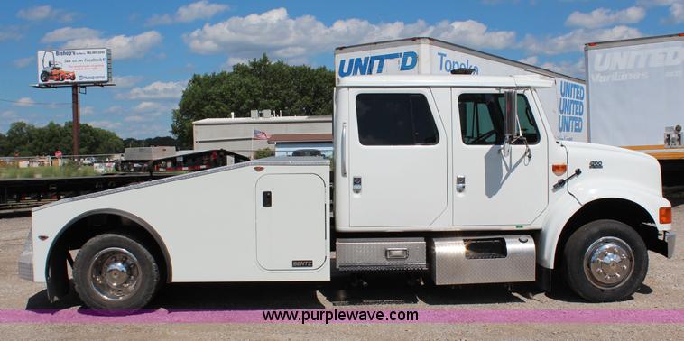 image for item J1141 2001 International 4700 Crew Cab flatbed truck
