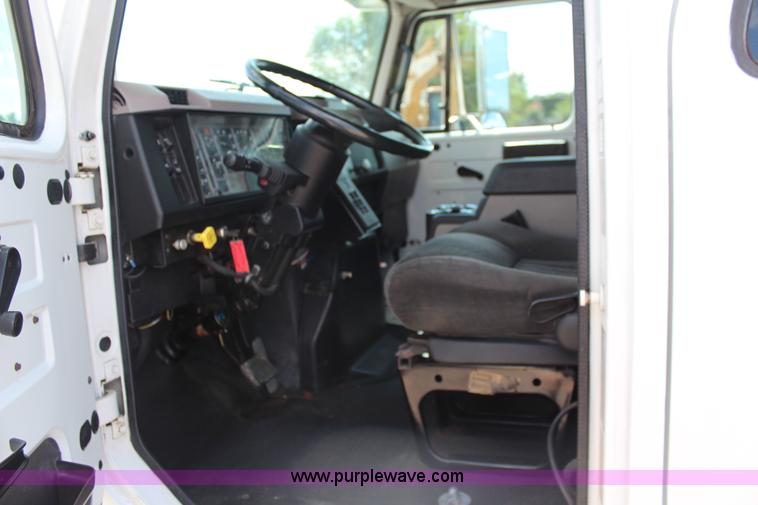 image for item J1141 2001 International 4700 Crew Cab flatbed truck