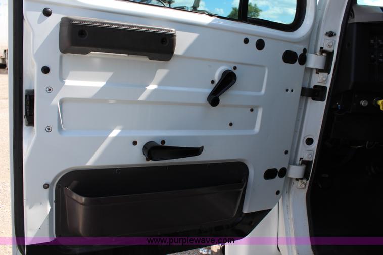 image for item J1141 2001 International 4700 Crew Cab flatbed truck