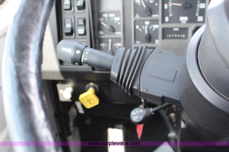 image for item J1141 2001 International 4700 Crew Cab flatbed truck