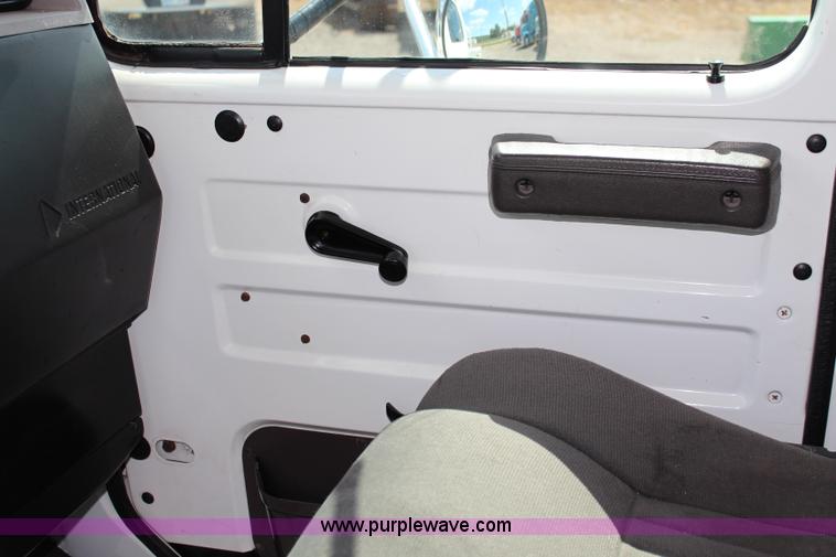 image for item J1141 2001 International 4700 Crew Cab flatbed truck