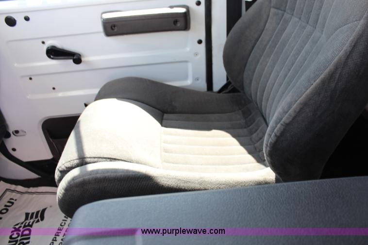 image for item J1141 2001 International 4700 Crew Cab flatbed truck