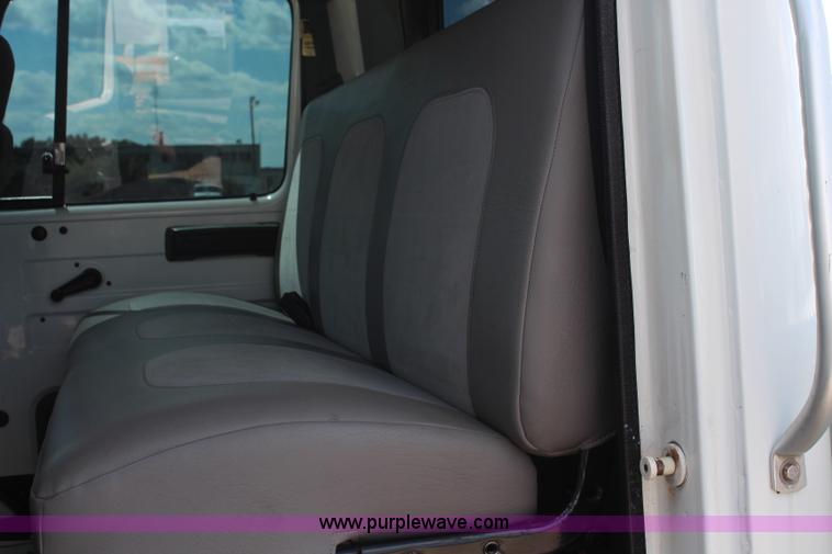 image for item J1141 2001 International 4700 Crew Cab flatbed truck