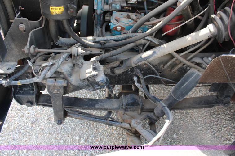 image for item J1141 2001 International 4700 Crew Cab flatbed truck