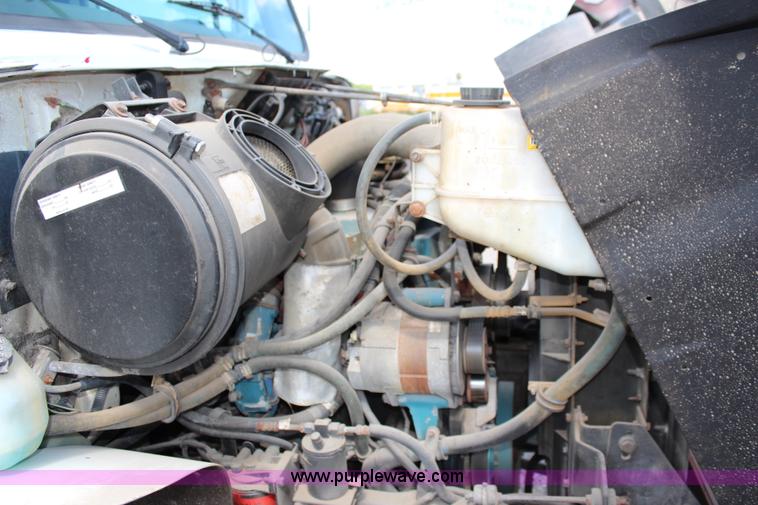 image for item J1141 2001 International 4700 Crew Cab flatbed truck