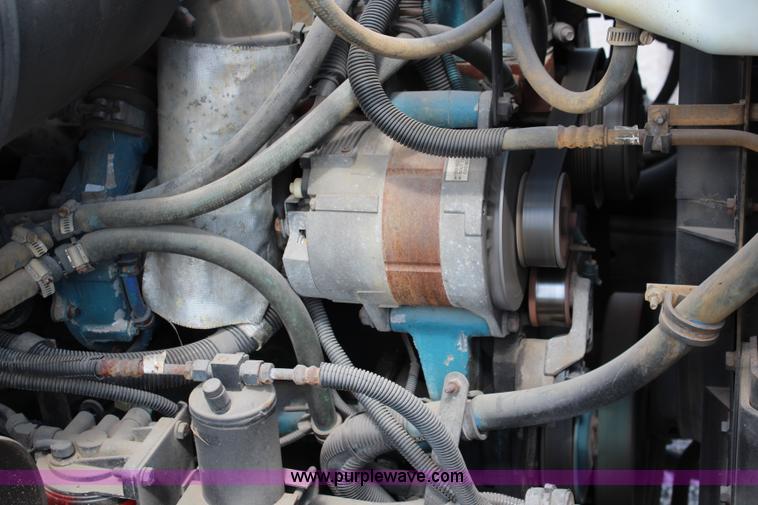 image for item J1141 2001 International 4700 Crew Cab flatbed truck