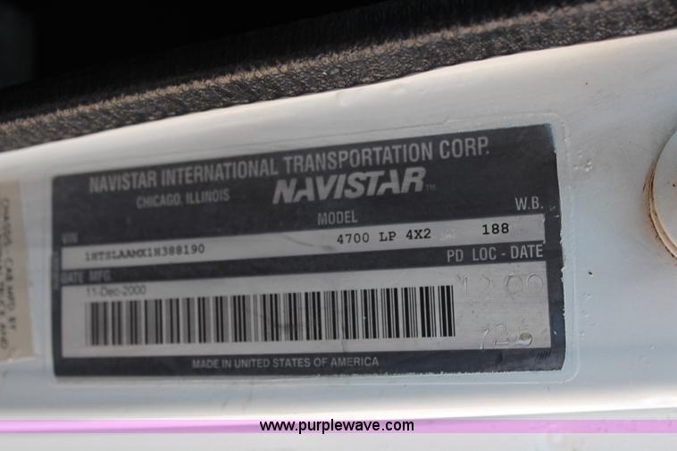 image for item J1141 2001 International 4700 Crew Cab flatbed truck