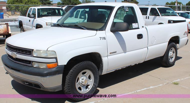 image for item J2018 1999 Chevrolet Silverado 1500 pickup truck