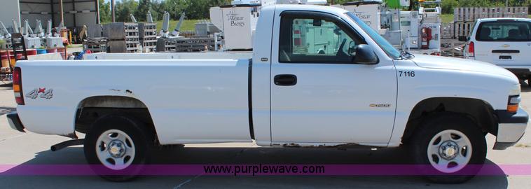image for item J2018 1999 Chevrolet Silverado 1500 pickup truck