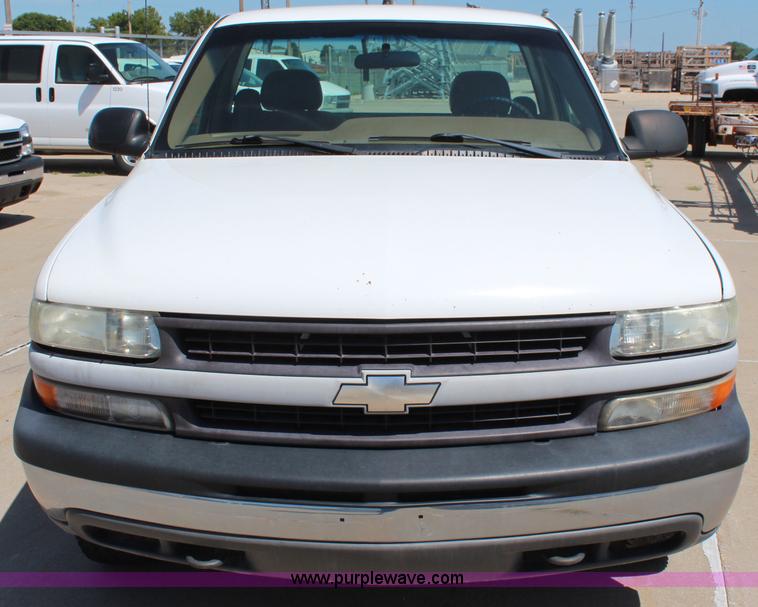 image for item J2018 1999 Chevrolet Silverado 1500 pickup truck