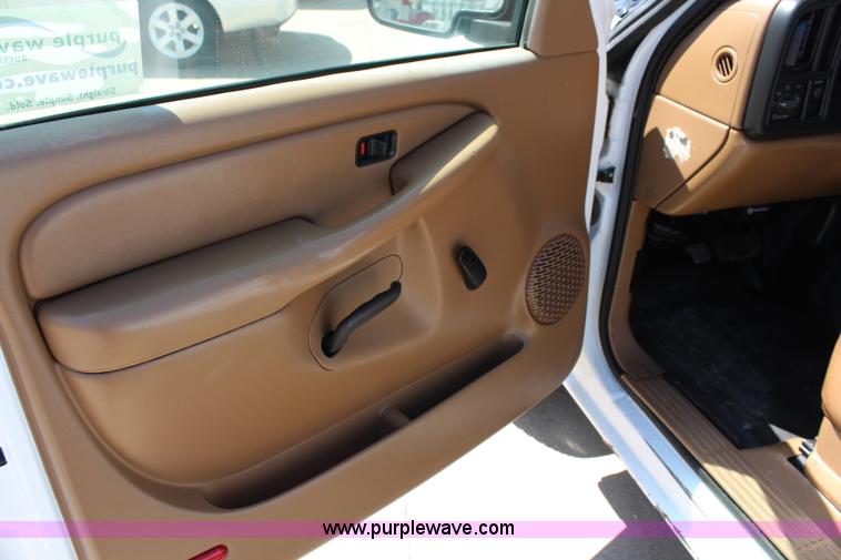 image for item J2018 1999 Chevrolet Silverado 1500 pickup truck