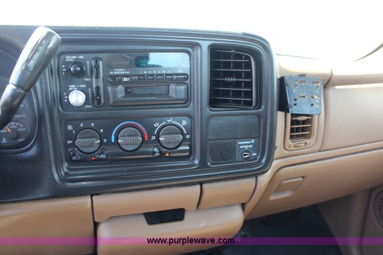 image for item J2018 1999 Chevrolet Silverado 1500 pickup truck