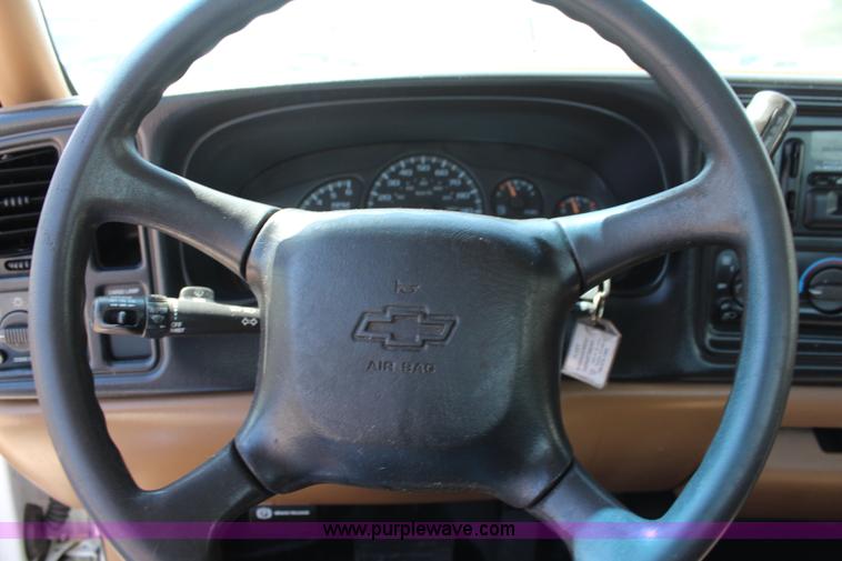 image for item J2018 1999 Chevrolet Silverado 1500 pickup truck