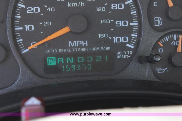 image for item J2018 1999 Chevrolet Silverado 1500 pickup truck