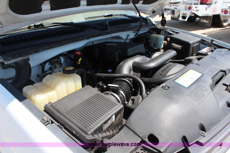 image for item J2018 1999 Chevrolet Silverado 1500 pickup truck